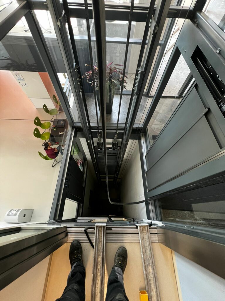 Karat Liftsysteme Aufzug Montage Demontage Service Nürnberg Fürth Bayern (5)